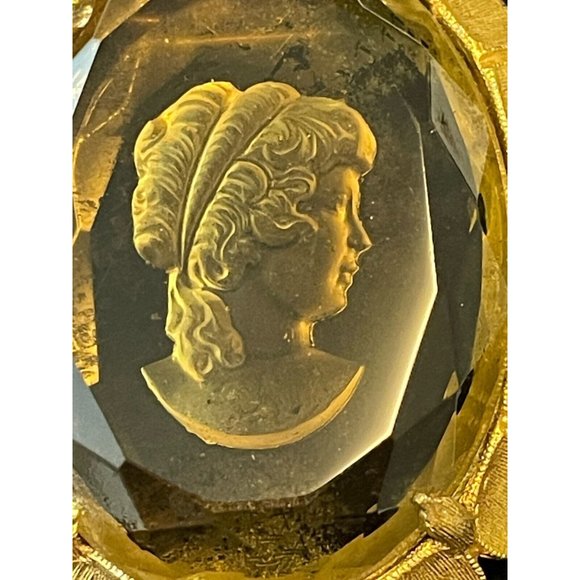 1960's Cameo Reverse Cut Glass Gold Tone Scalloped Edge Brooch Vintage - Picture 3 of 7